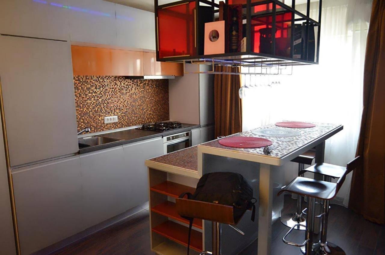 Appartamento Apartament Confort Panu Bucarest Esterno foto